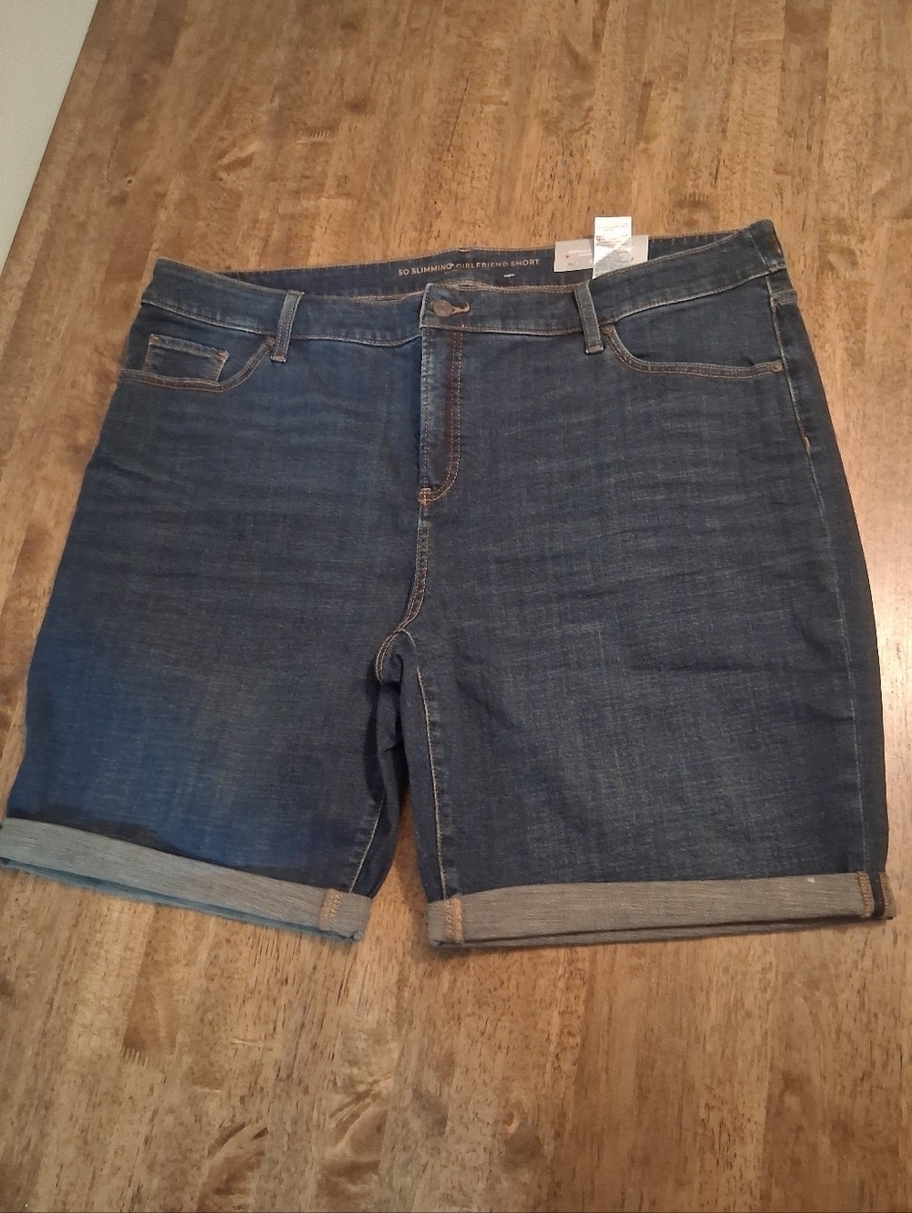 Chico's NWT So Slimming Girlfriend Denim Short Rainier Indigo 4/20